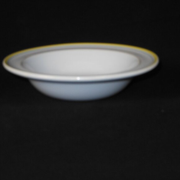 3 saucers & a berry bowl. ARABIA FINDLAND - Picture 4 of 6